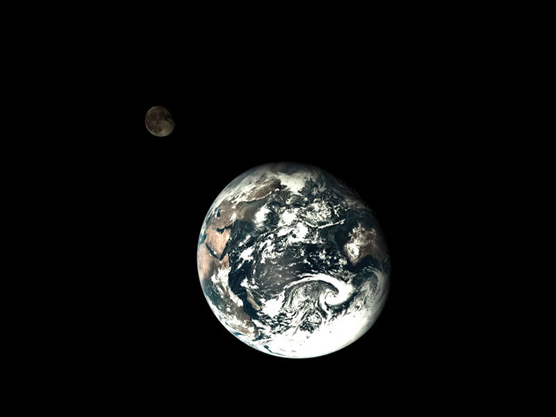 Illustration for article titled Voyager's Iconic Shot of Earth and Moon Shows How Far Space Photography Has Come